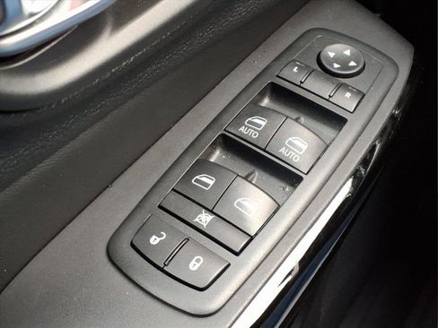 Used 2020 Jeep Cherokee Latitude Plus image 16