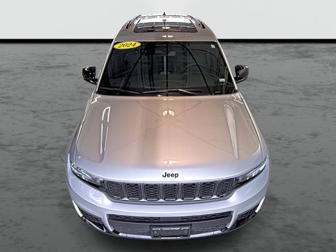 Used 2024 Jeep Grand Cherokee L Limited w/ Black Appearance Package AWD/4WD image 6