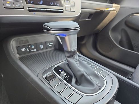 New 2025 Hyundai Kona SEL image 17