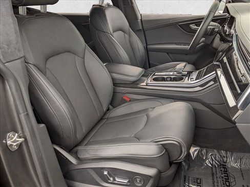 Certified 2025 Audi Q8 Prestige image 22