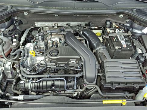 Certified 2023 Volkswagen Taos SE w/ Black Wheel Package FWD image 26