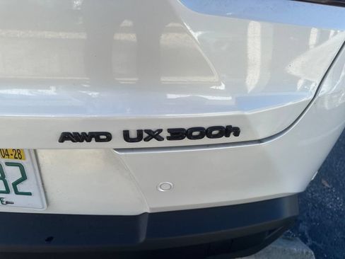 Used 2025 Lexus UX 300h AWD w/ Accessory Package (Z1) image 15