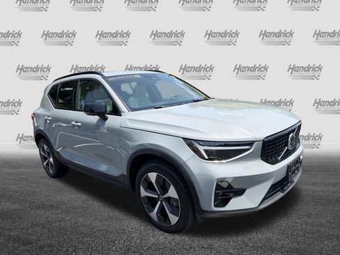 Certified 2024 Volvo XC40 B5 Plus w/ Climate Package AWD/4WD image 2