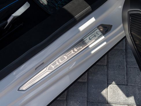 Used 2021 Lamborghini Huracan STO RWD image 43