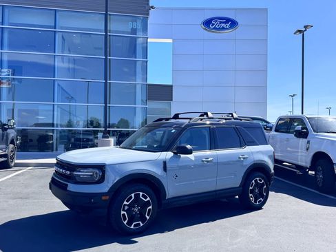 Certified 2023 Ford Bronco Sport Outer Banks w/ Tech Package AWD/4WD image 1