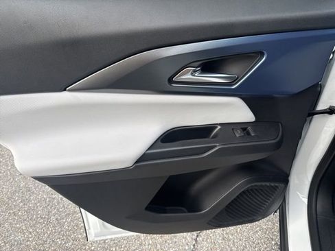 New 2025 Chevrolet Equinox EV LT w/ LPO, All-Weather Mat Package image 21