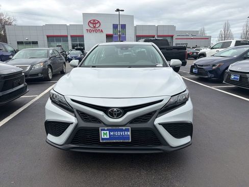 Used 2024 Toyota Camry SE image 2