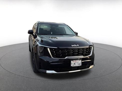 Used 2024 Kia Sorento S FWD image 3