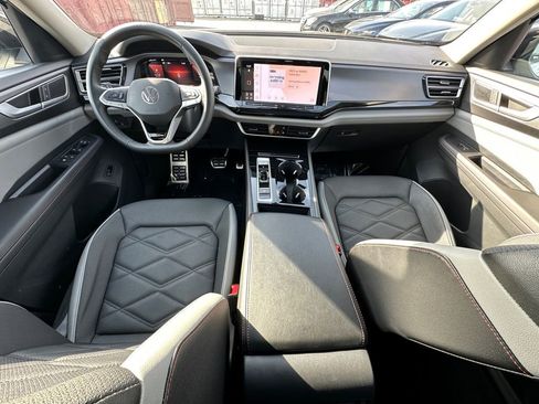 Used 2025 Volkswagen Atlas Peak Edition SE image 26