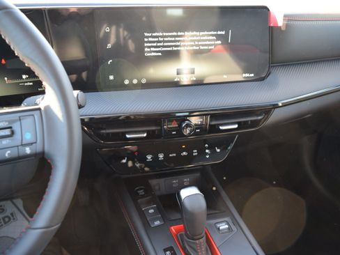 Used 2026 Nissan Kicks SR w/ Cold Weather Package AWD/4WD image 15