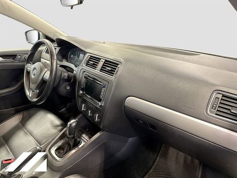 Used 2013 Volkswagen Jetta SE FWD image 28