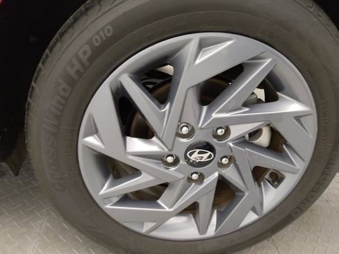 Used 2024 Hyundai Elantra SEL image 31