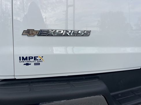 Used 2023 Chevrolet Express 2500 w/ Driver Convenience Package image 18