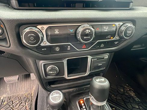 Used 2024 Jeep Wrangler Sport image 33