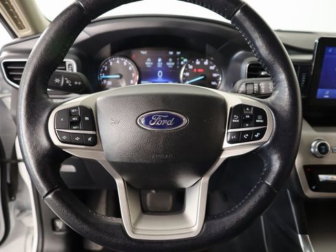 Used 2023 Ford Explorer XLT w/ Equipment Group 202A image 3