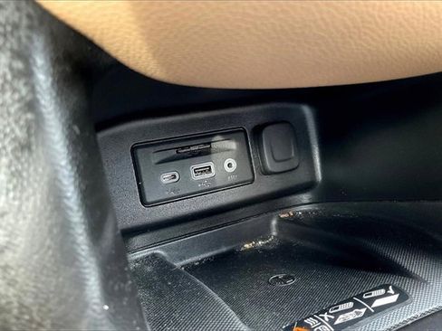 Used 2022 Chevrolet Equinox Premier image 32