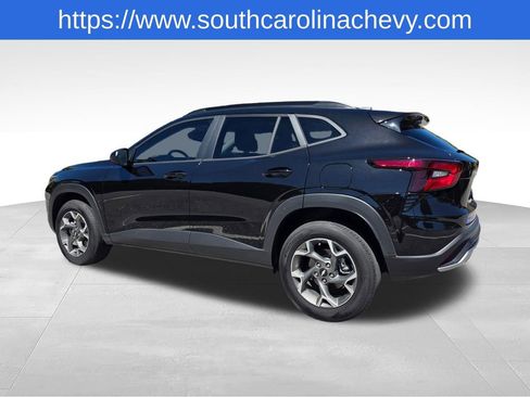 Used 2025 Chevrolet Trax LT w/ Driver Confidence Package FWD image 38