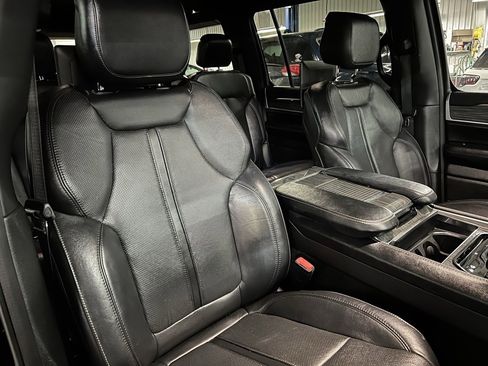 Used 2022 Jeep Wagoneer Series III w/ Rear Seat Video Group 1 image 13