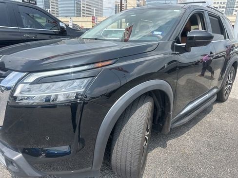 Used 2023 Nissan Pathfinder Platinum AWD/4WD image 4
