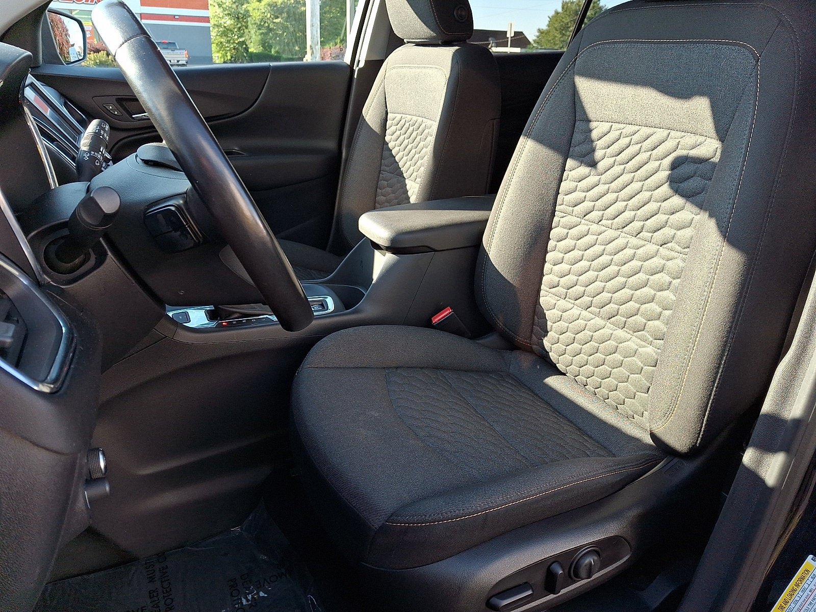 Used 2020 Chevrolet Equinox LT w/ Driver Convenience Package AWD/4WD image 13