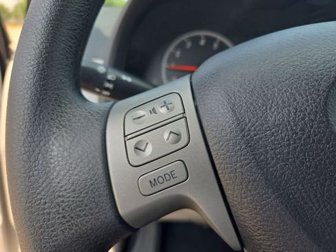 Used 2013 Toyota Corolla LE FWD image 21