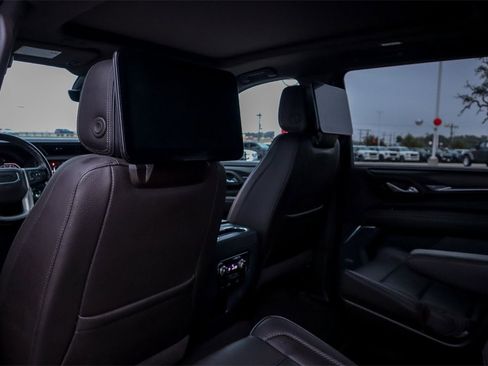 Used 2021 GMC Yukon XL Denali w/ Denali Premium Package image 25