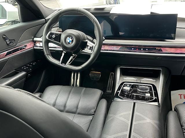 Used 2023 BMW 760i xDrive AWD/4WD image 26