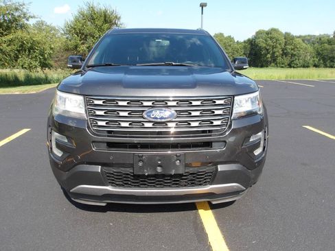 Used 2017 Ford Explorer XLT w/ Equipment Group 202A AWD/4WD image 3