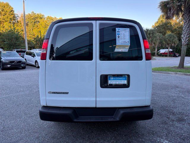 Used 2019 Chevrolet Express 2500 RWD image 4