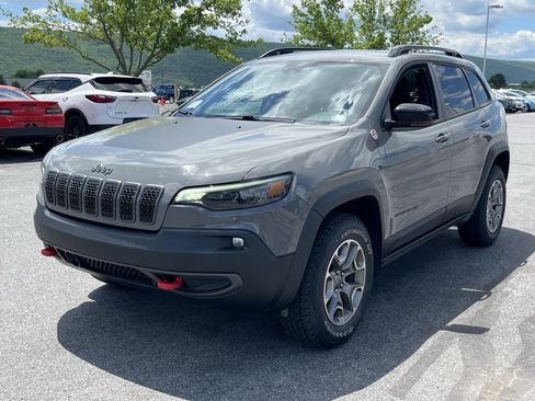 Used 2022 Jeep Cherokee Trailhawk w/ Sound & Nav Group AWD/4WD image 11