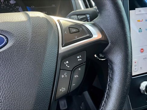 Used 2024 Ford Edge Titanium image 28