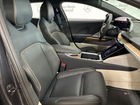 Used 2025 Lucid Air Touring image 5