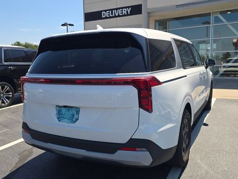 Certified 2025 Kia Carnival FWD image 8