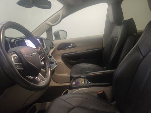 Used 2022 Chrysler Pacifica Touring-L FWD image 17