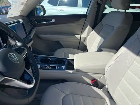 New 2026 Volkswagen Atlas SEL image 9