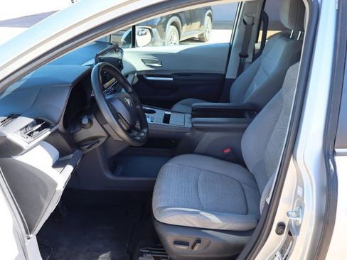 Used 2022 Toyota Sienna LE image 9
