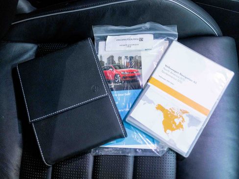 Used 2018 Volkswagen Golf R 4-Door image 54