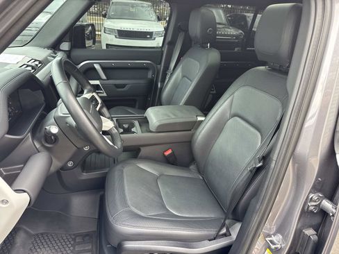 Used 2024 Land Rover Defender 130 X-Dynamic SE image 21