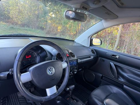 Used 2009 Volkswagen Beetle S FWD image 12