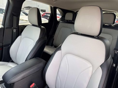 Used 2025 Ford Escape Platinum w/ Premium Technology Package AWD/4WD image 23