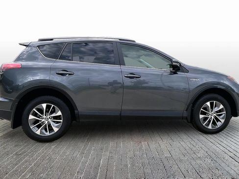 Used 2018 Toyota RAV4 XLE AWD/4WD image 8