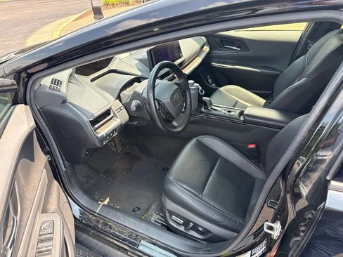 Used 2023 Toyota Prius XLE FWD image 6