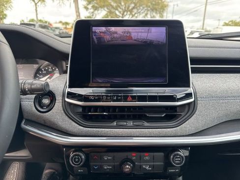 Used 2025 Jeep Compass Latitude image 28