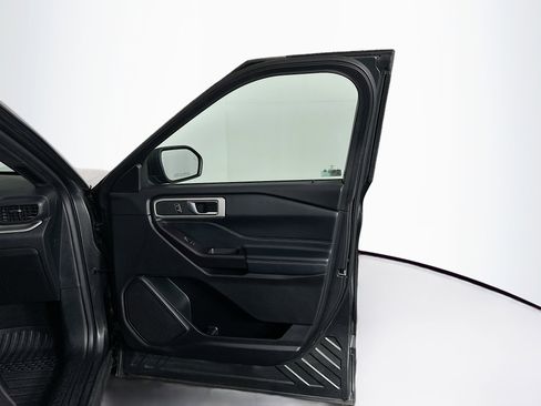 Used 2020 Ford Explorer XLT w/ Equipment Group 202A image 33