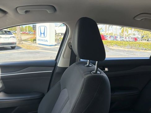 Used 2022 Kia K5 LXS image 12