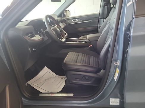 Used 2026 Ford Explorer ST-Line w/ ST-Line Street Pack AWD/4WD image 3
