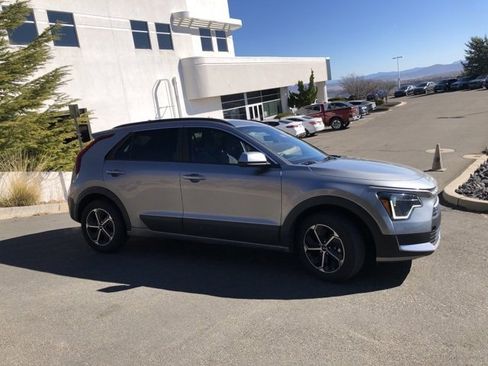 Certified 2024 Kia Niro LX image 5