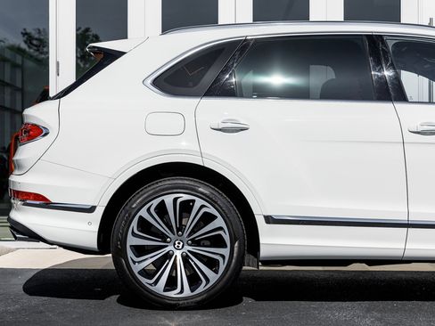 Certified 2023 Bentley Bentayga AWD/4WD image 21