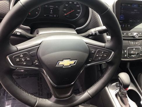 Used 2025 Chevrolet Malibu RS FWD image 17