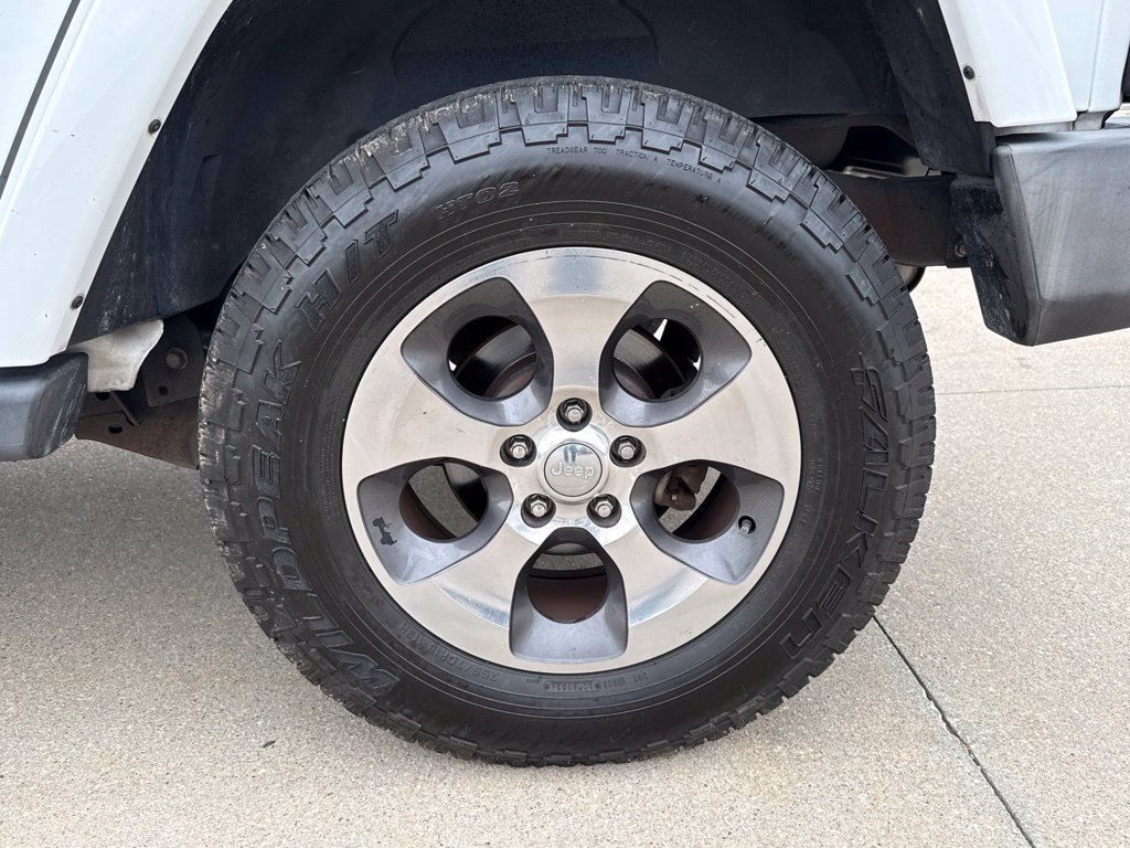Used 2018 Jeep Wrangler Unlimited Sahara w/ Connectivity Group AWD/4WD image 56